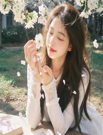 艺术策展人审美评价《好莱坞的隐秘生活》无人机拍摄的视角与稳定性 【影评人专栏】